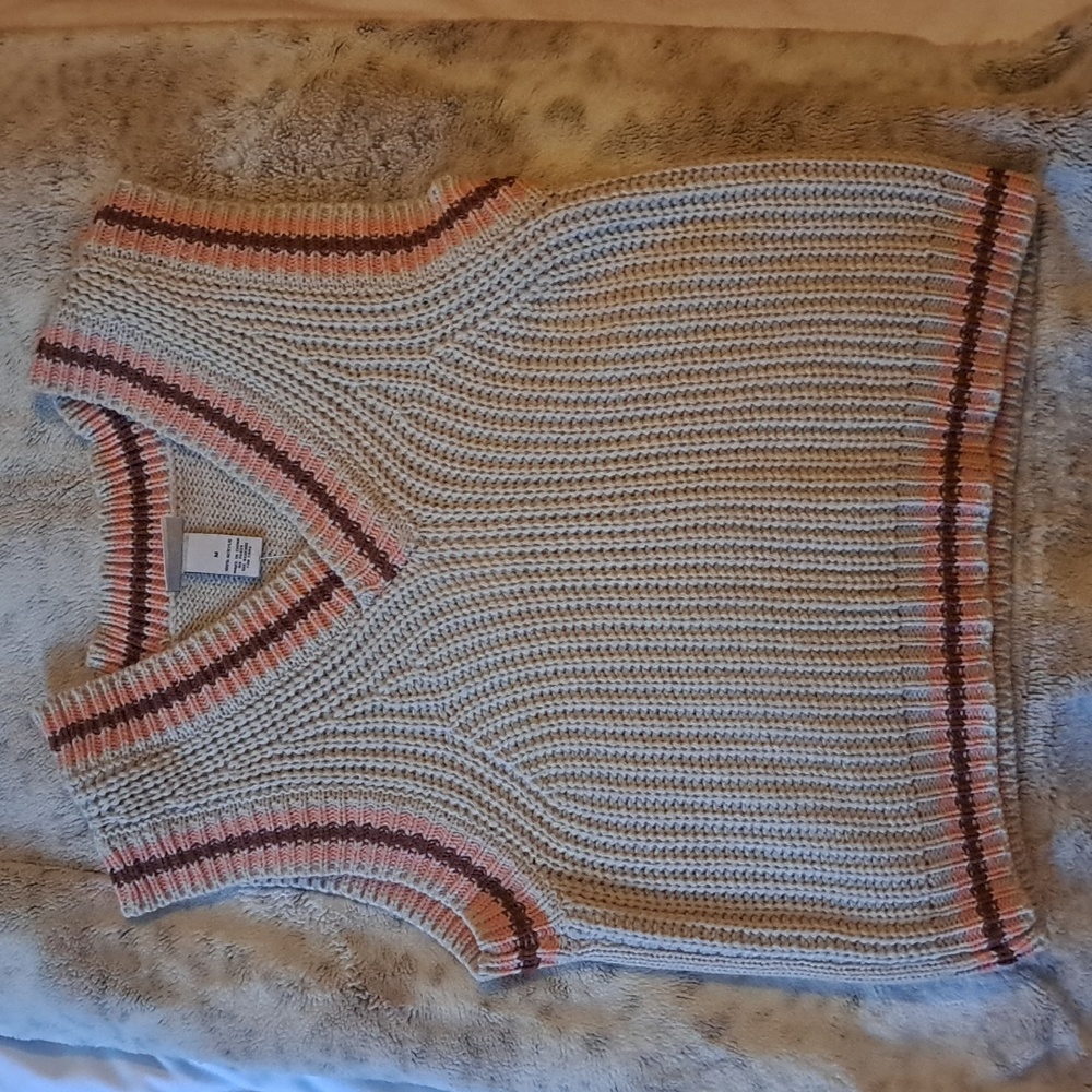 Cream Sweater Vest M